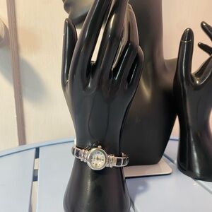 Wincci 1106 Women’s Quartz Cuff Watch Stainless Steel Back Japan Movt